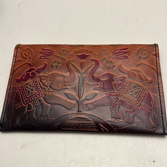 Embossed Leather Elephant Clutch Purse with Matching Change Purse - Picture 3 of 8